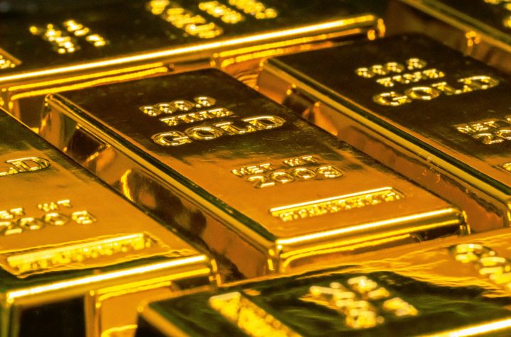 gold prices rise and gold shipments to the US surge